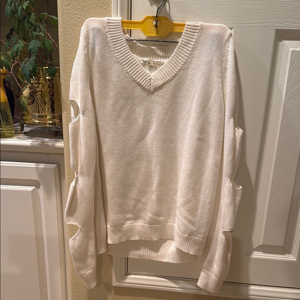 Cream V-Neck Sweater with Relaxed Fit slashed sleeves